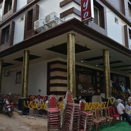 City Surya Hotel Gaya Eksteriør billede