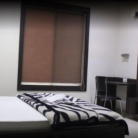 City Surya Hotel Gaya Eksteriør billede