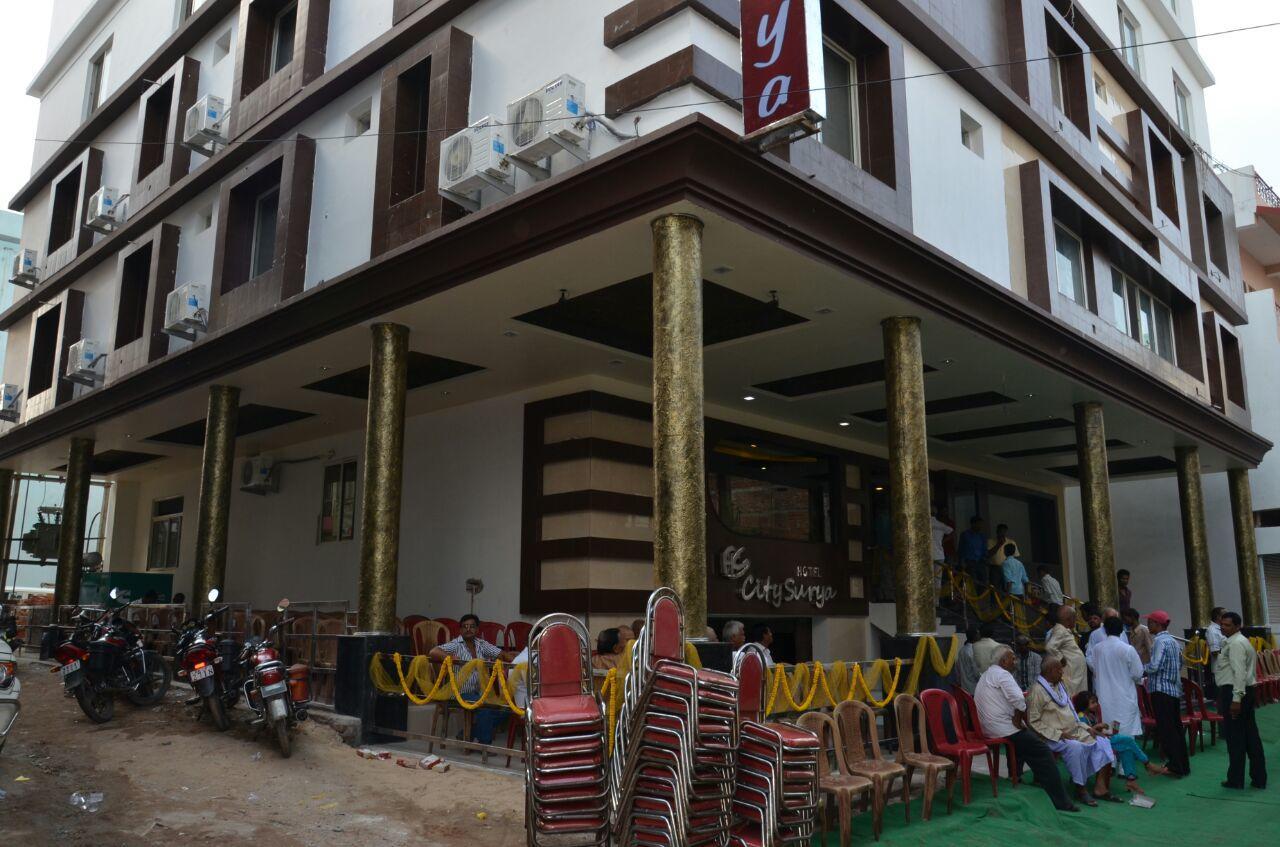 City Surya Hotel Gaya Eksteriør billede