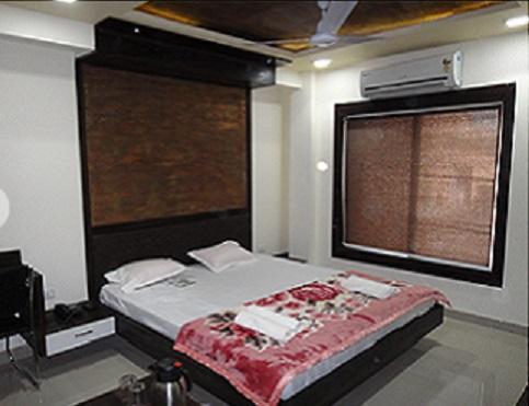 City Surya Hotel Gaya Eksteriør billede