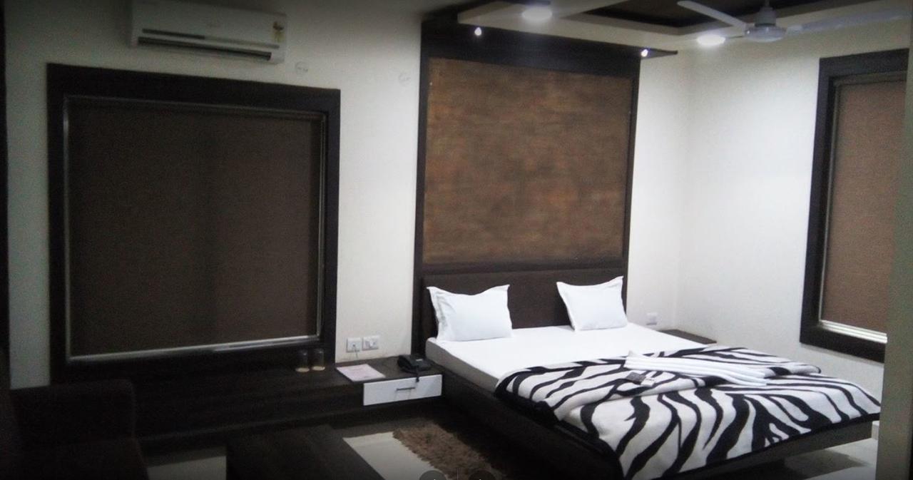 City Surya Hotel Gaya Eksteriør billede