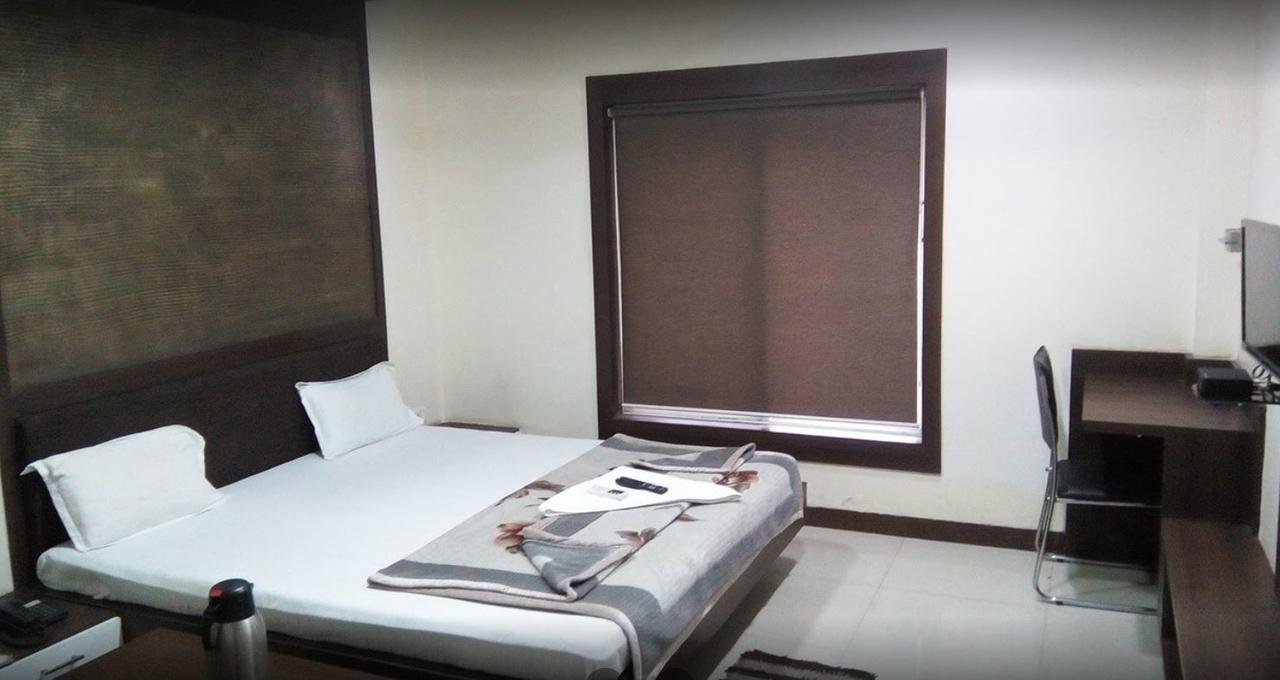 City Surya Hotel Gaya Eksteriør billede