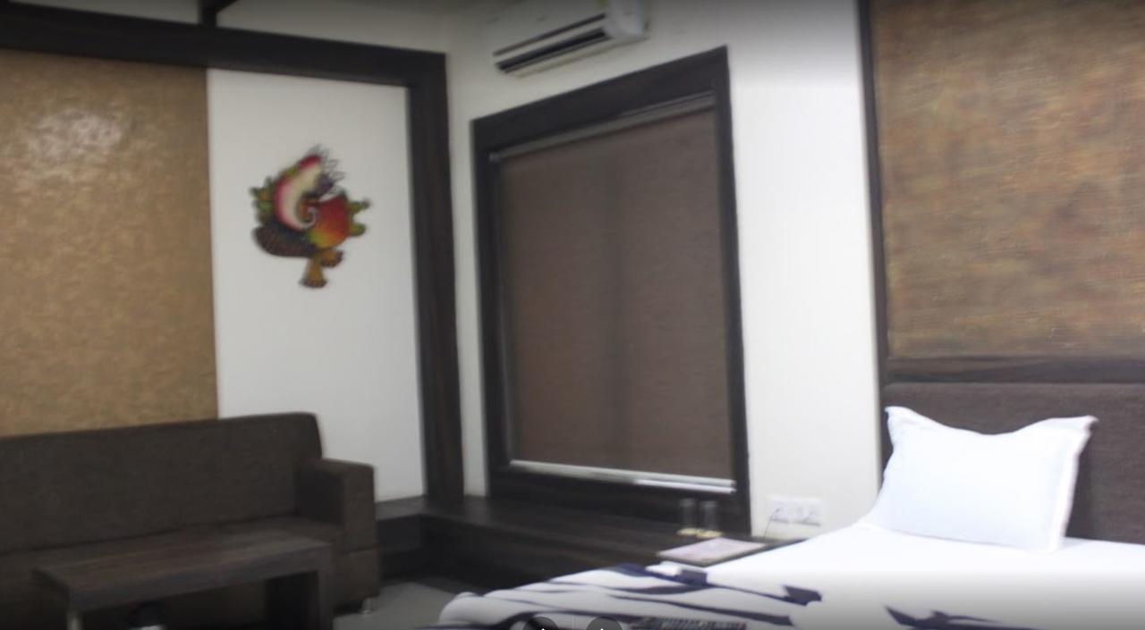 City Surya Hotel Gaya Eksteriør billede