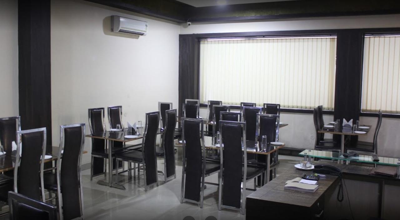 City Surya Hotel Gaya Eksteriør billede