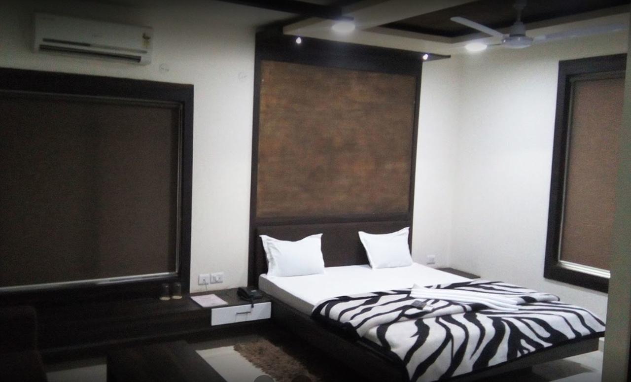 City Surya Hotel Gaya Eksteriør billede