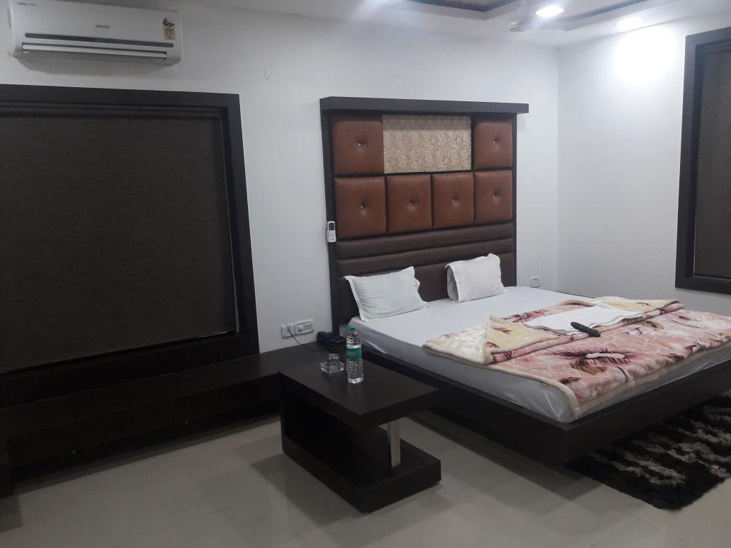 City Surya Hotel Gaya Eksteriør billede